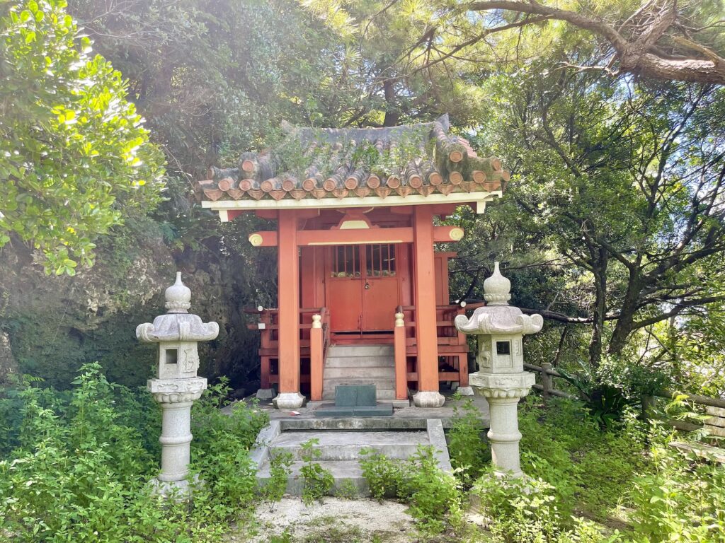 山下町に琉球時代から続く神社があるってよ〜！『住吉神社』｜那覇市山下町