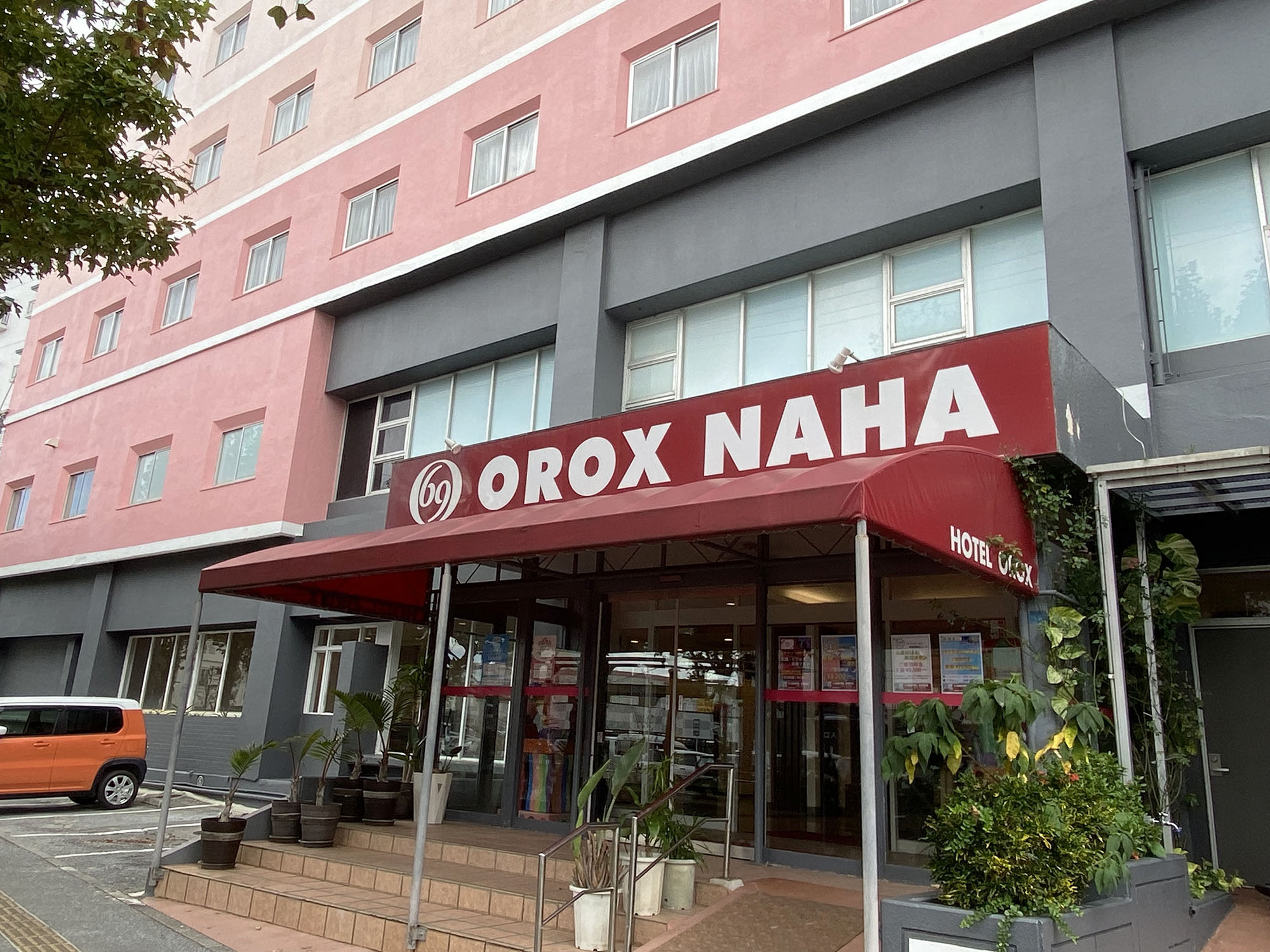地元に愛されるホテルを目指してます！『HOTEL OROX（ホテル オロックス）』｜那覇市小禄