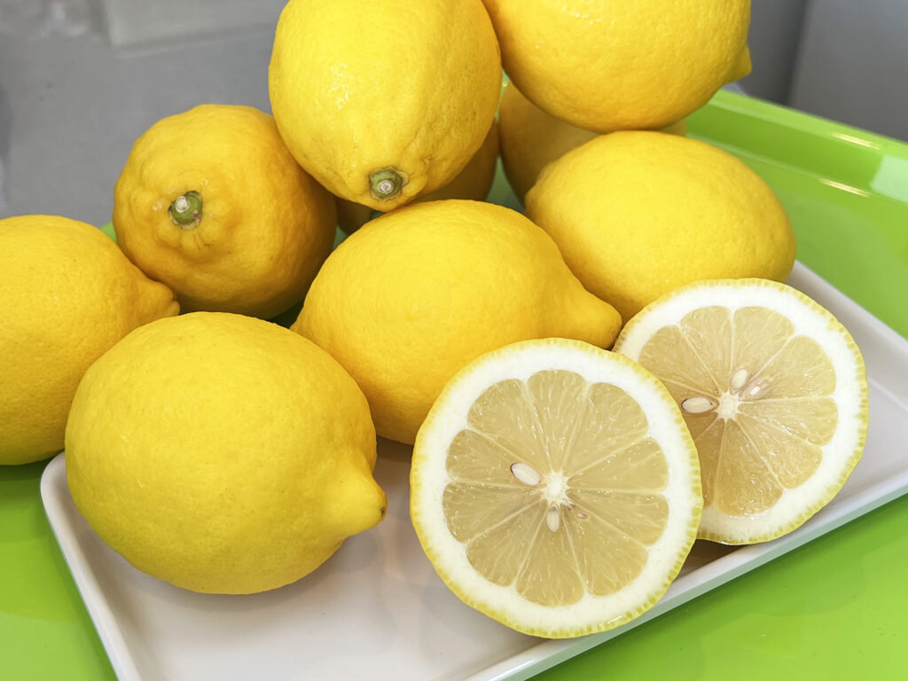 国産レモンを皮ごと絞った濃厚レモネードが美味しい！『ZASU Lemon Parlor』｜那覇市小禄