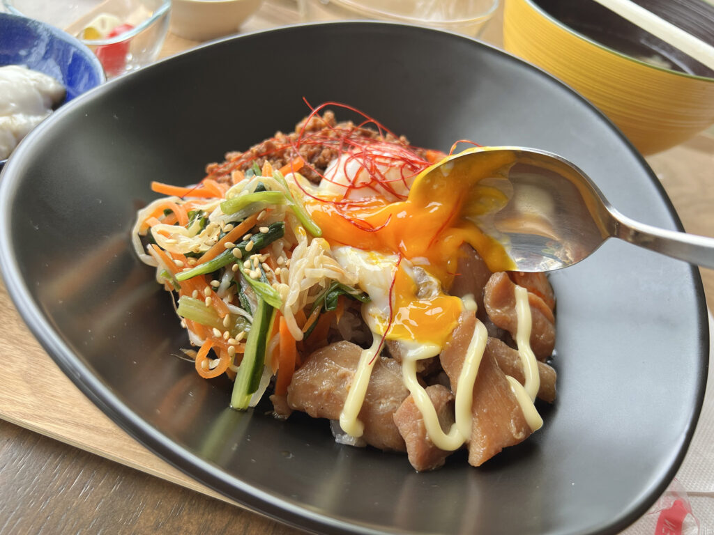 出来立て ”じーまーみ豆腐” が美味しい『花商Factory Cafe（ファクトリーカフェ）』｜那覇市金城
