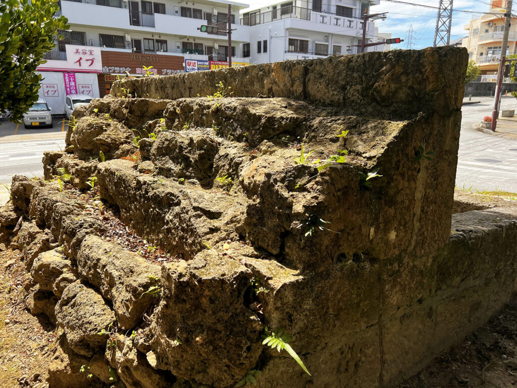 昔の生活を今に伝える貴重なウヮーフール『フェーメーシチャグイ家のフール』｜那覇市田原