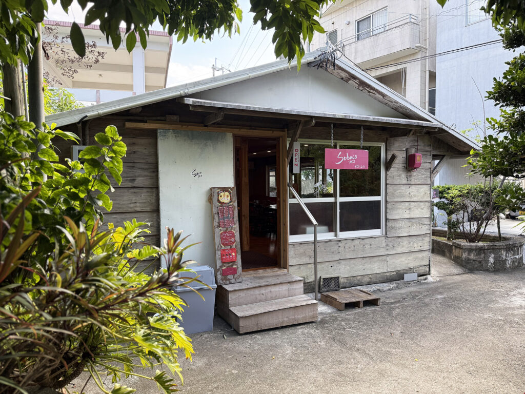 ふらっと寄りたい。高良の住宅街に佇む古民家カフェ『そばにコーヒー ソバコ』｜那覇市高良