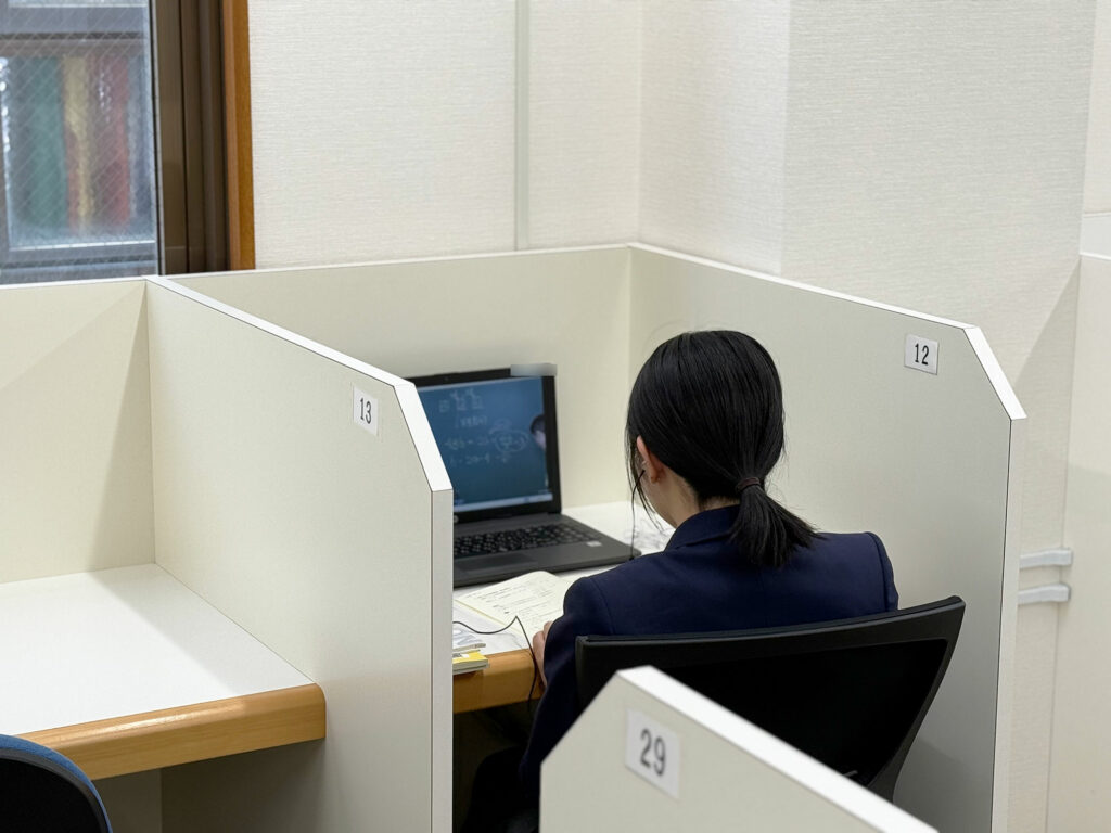 AIとスタッフのWサポートで行きたい大学に合格できる!『東進衛星予備校 那覇小禄駅校』|那覇市金城