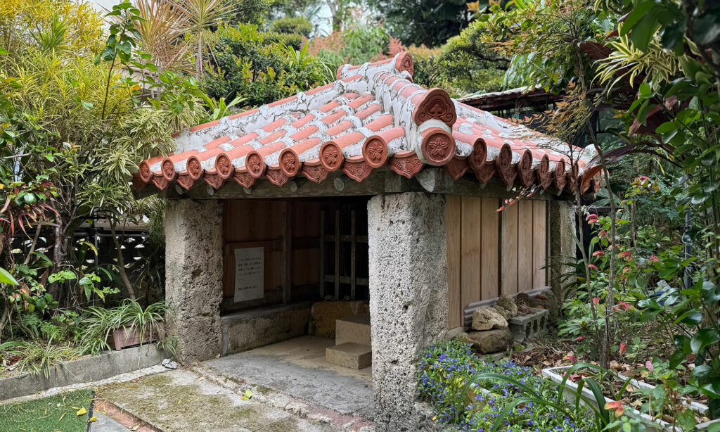 琉球王国時代から大切にされてきた小禄地域のヒヌカン『小禄里主所火神(オロクサトヌシドゥクルヒヌカン)』|那覇市小禄