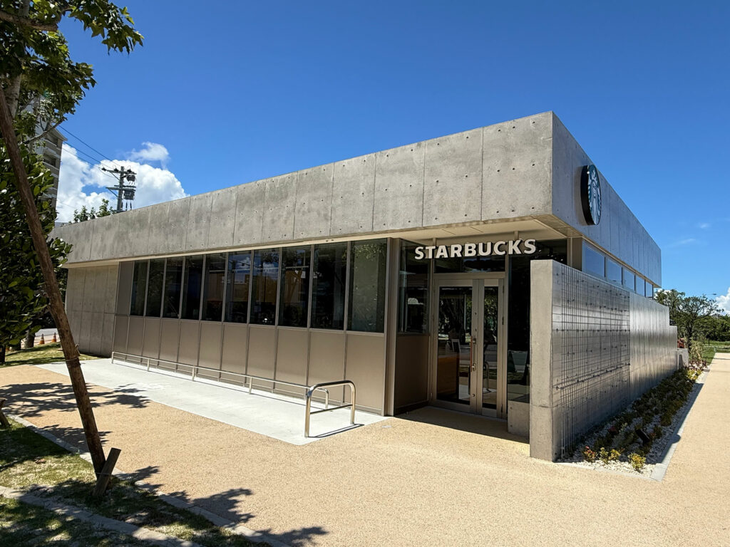 沖縄県内初の公園内店舗『スターバックス コーヒー 那覇鏡原店』が2025年9月1日オープン|那覇市鏡原町漫湖公園内