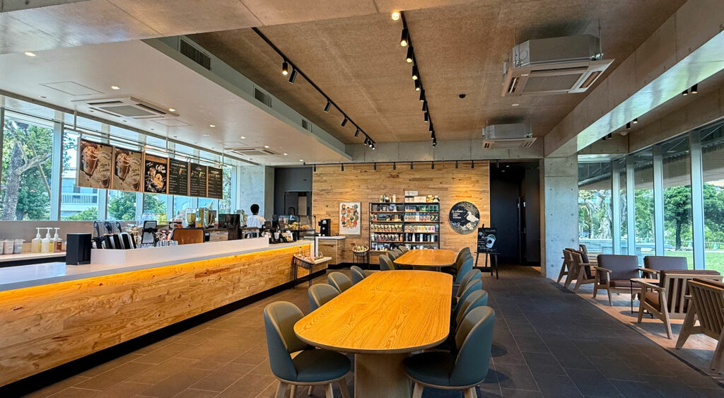 沖縄県内初の公園内店舗『スターバックス コーヒー 那覇鏡原店』が2025年9月1日オープン|那覇市鏡原町漫湖公園内