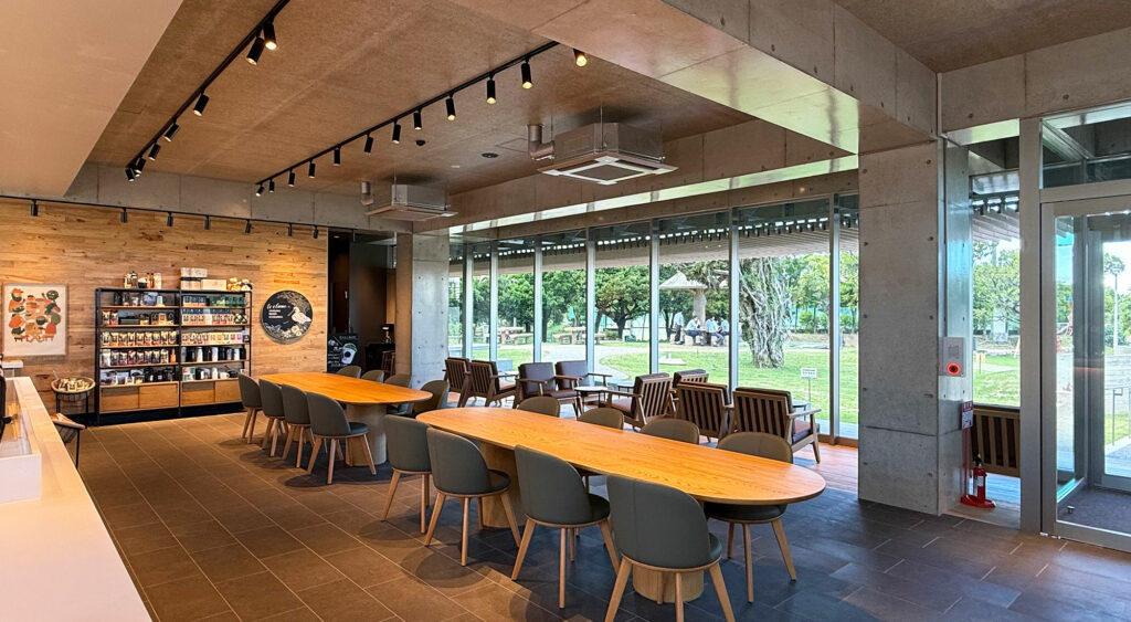 沖縄県内初の公園内店舗『スターバックス コーヒー 那覇鏡原店』が2025年9月1日オープン|那覇市鏡原町漫湖公園内