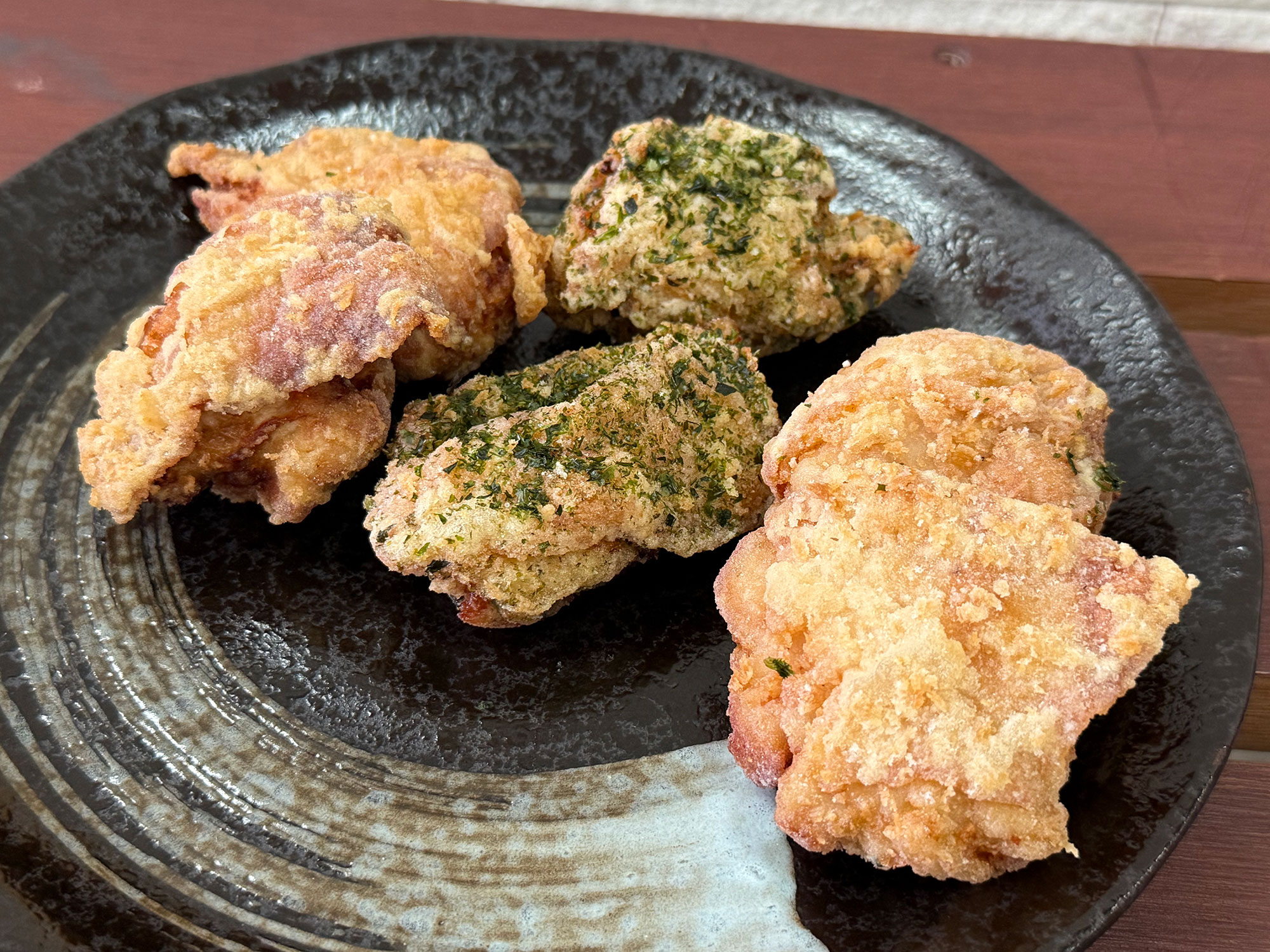 大きめでパリッとジューシー!おかずになる唐揚げ『沖縄発祥 揚げから家』|那覇市田原