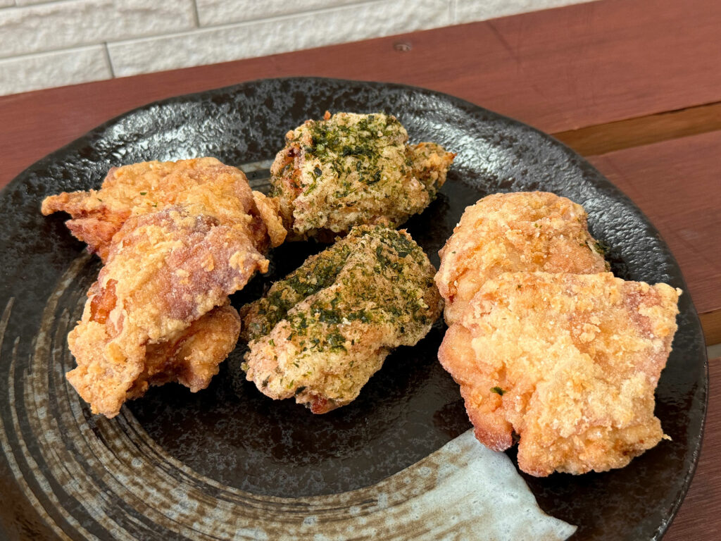 大きめでパリッとジューシー!おかずになる唐揚げ『沖縄発祥 揚げから家』|那覇市田原