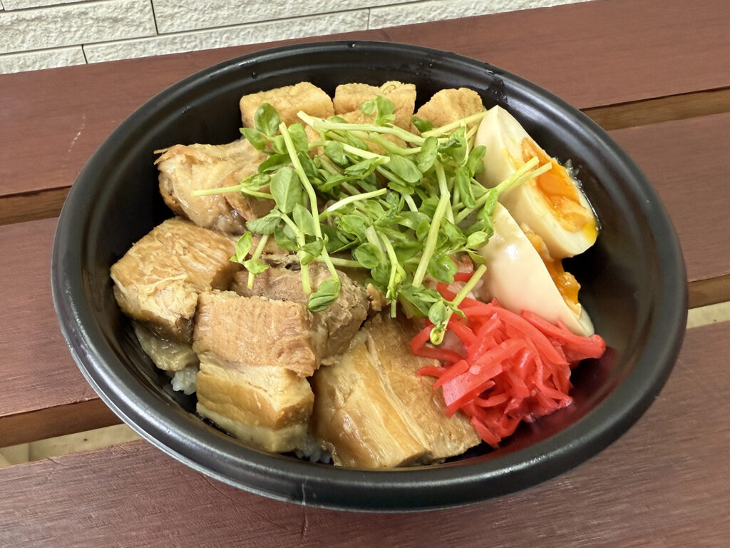 大きめでパリッとジューシー!おかずになる唐揚げ『沖縄発祥 揚げから家』|那覇市田原