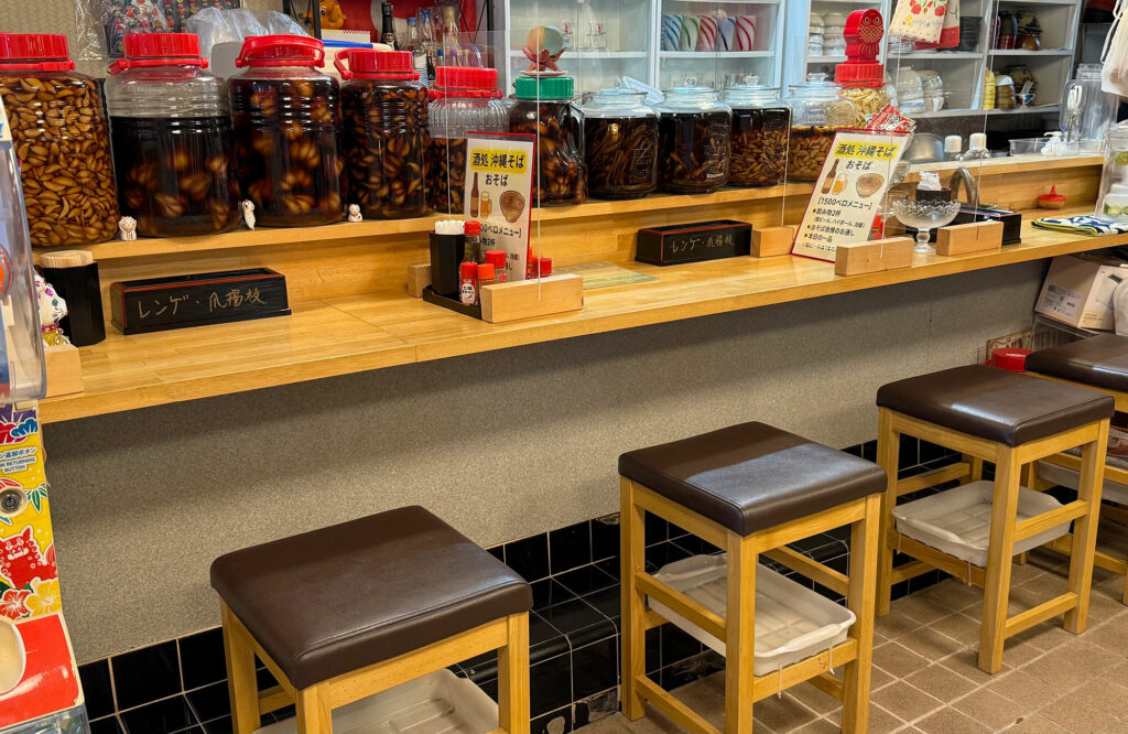 お得な ”ちょい呑みセット(1500円ベロ)” & シメそばで大満足!『酒処沖縄そば おそば』|那覇市具志