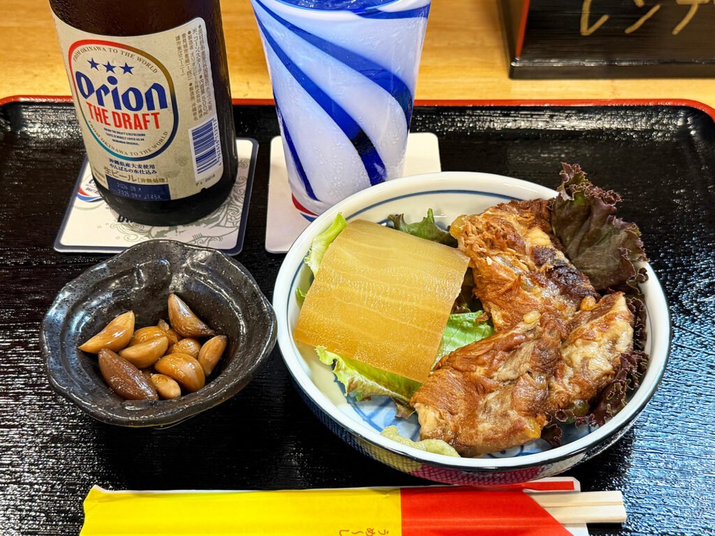 お得な ”ちょい呑みセット(1500円ベロ)” & シメそばで大満足!『酒処沖縄そば おそば』|那覇市具志