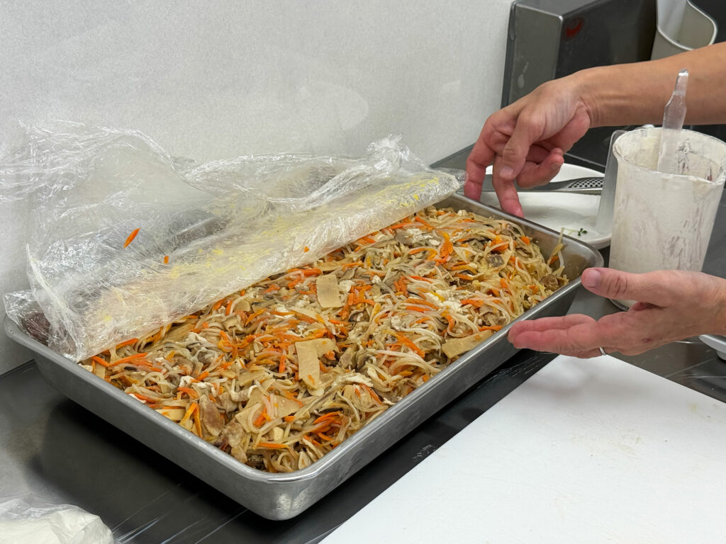 アツアツ!パリパリ!具沢山の揚げたて春巻きの専門店『飲茶てんてん』|那覇市小禄