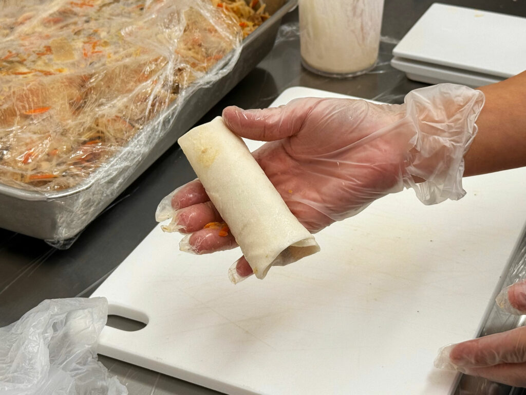 アツアツ!パリパリ!具沢山の揚げたて春巻きの専門店『飲茶てんてん』|那覇市小禄