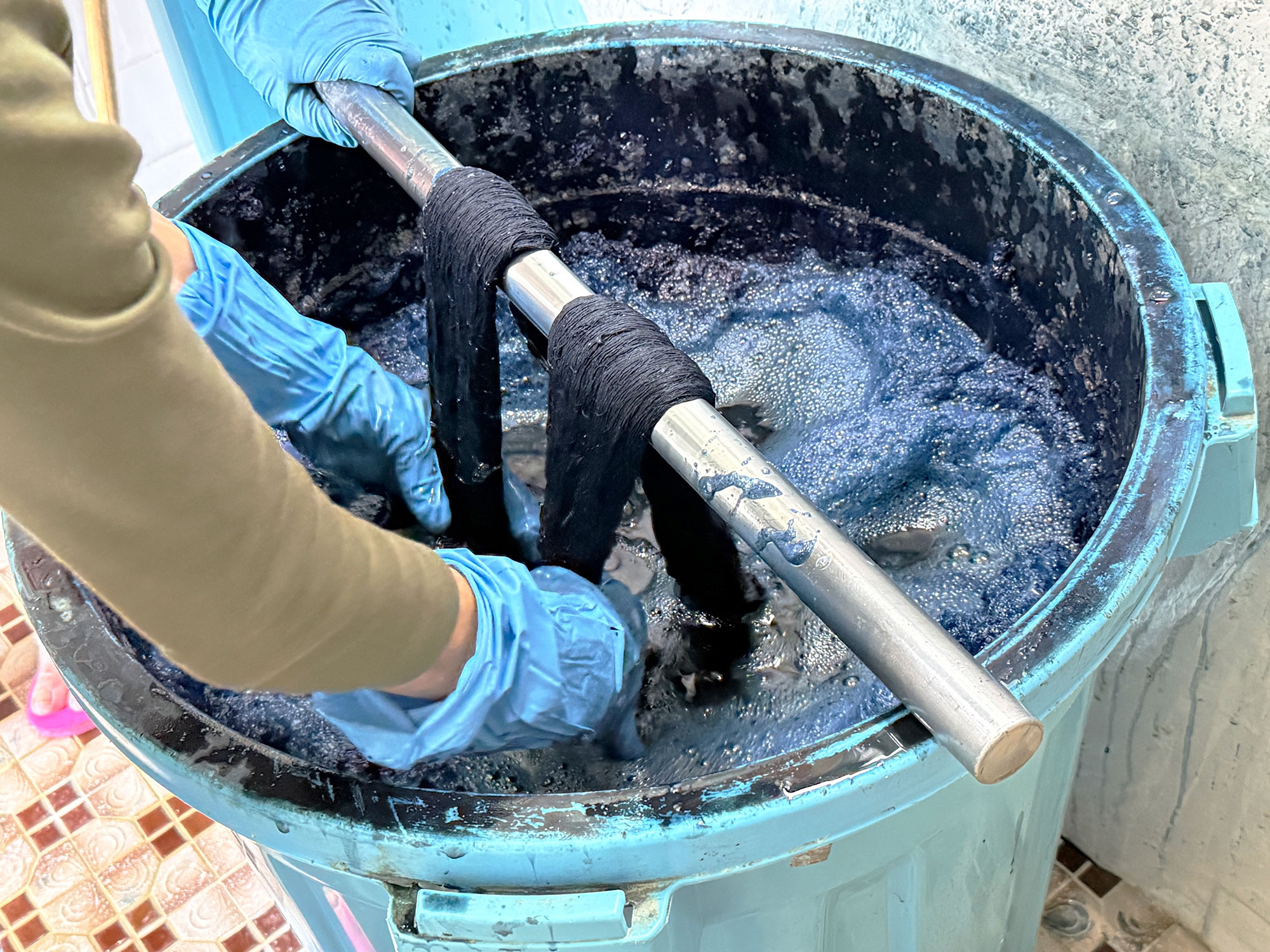 「藍染」がはじまりましたよ！【小禄クンジー研究会だより no.1】｜那覇市字小禄