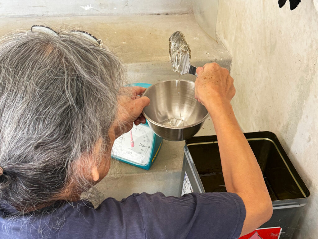 「藍染」がはじまりましたよ！【小禄クンジー研究会だより no.1】｜那覇市字小禄