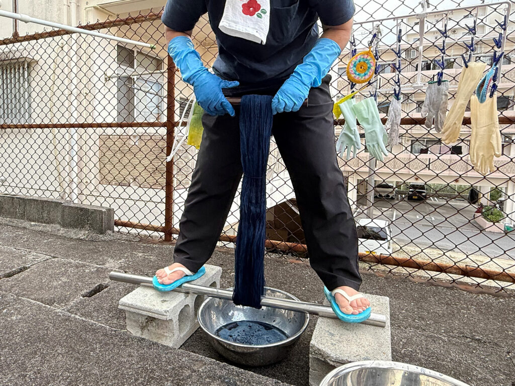 「藍染」がはじまりましたよ！【小禄クンジー研究会だより no.1】｜那覇市字小禄