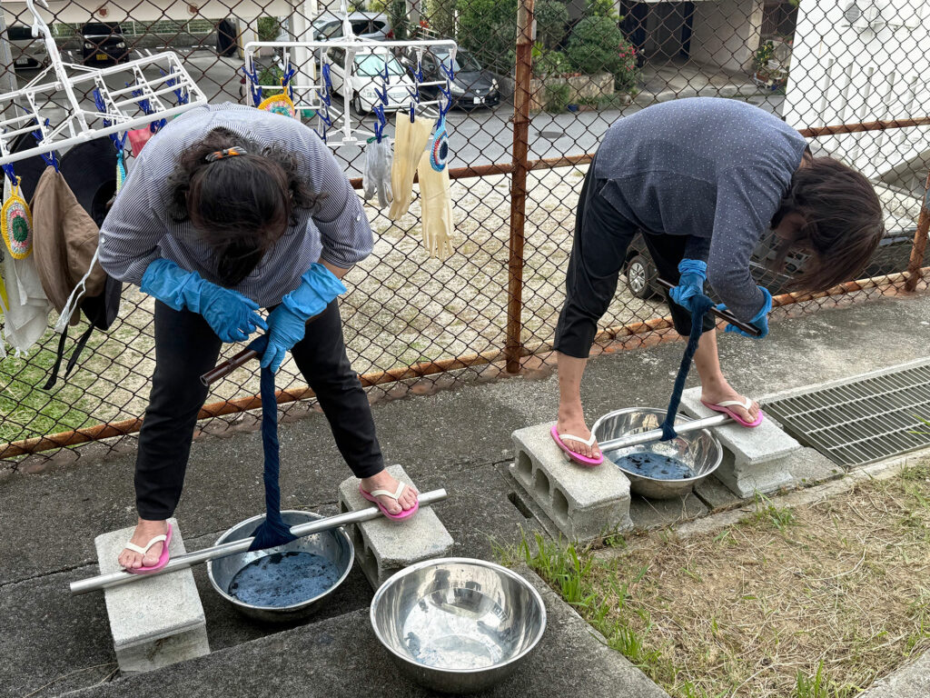 「藍染」がはじまりましたよ！【小禄クンジー研究会だより no.1】｜那覇市字小禄