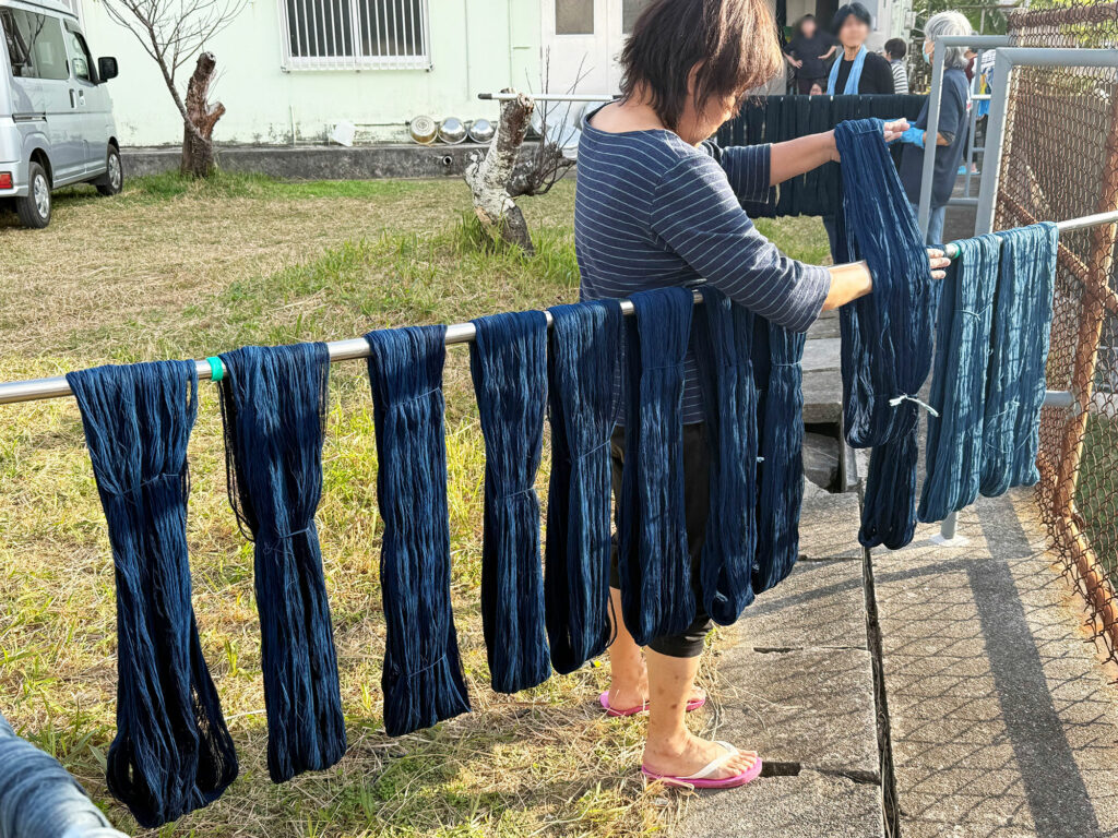 「藍染」がはじまりましたよ！【小禄クンジー研究会だより no.1】｜那覇市字小禄