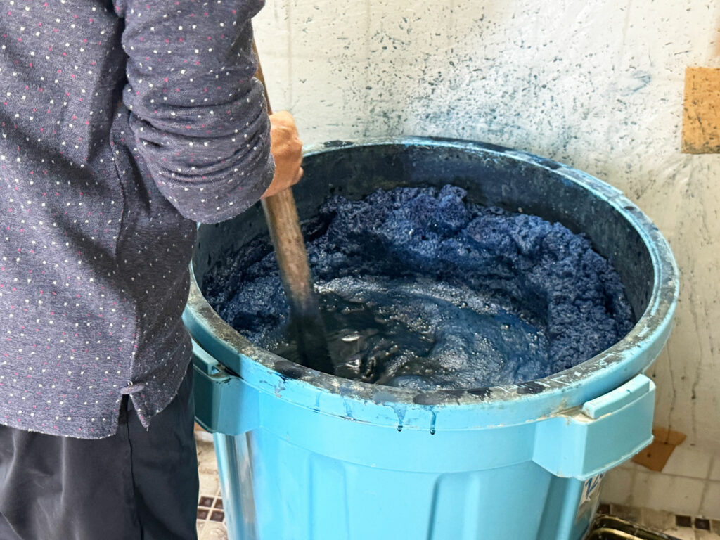 「藍染」がはじまりましたよ！【小禄クンジー研究会だより no.1】｜那覇市字小禄