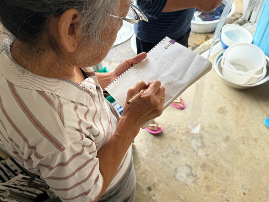 「藍染」がはじまりましたよ！【小禄クンジー研究会だより no.1】｜那覇市字小禄