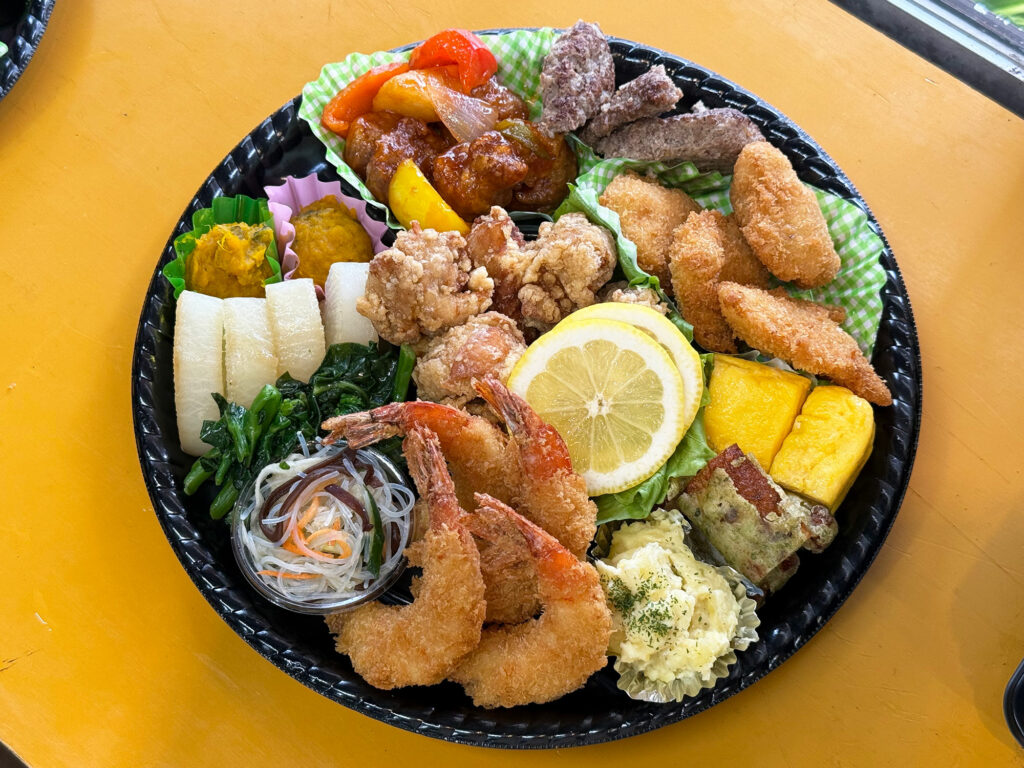 防腐剤不使用&ヘルシーな揚げ物の ”うちなー弁当” が絶品『ライズキッチン』|那覇市鏡原町