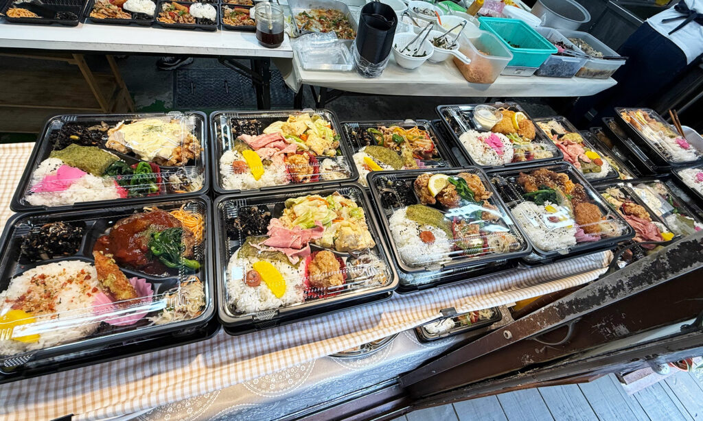 防腐剤不使用&ヘルシーな揚げ物の ”うちなー弁当” が絶品『ライズキッチン』|那覇市鏡原町