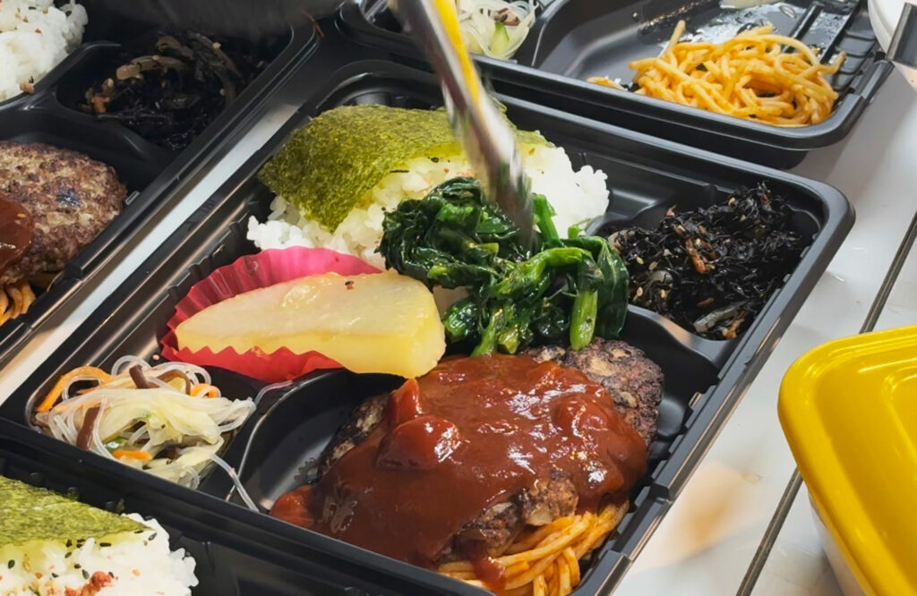 防腐剤不使用&ヘルシーな揚げ物の ”うちなー弁当” が絶品『ライズキッチン』|那覇市鏡原町