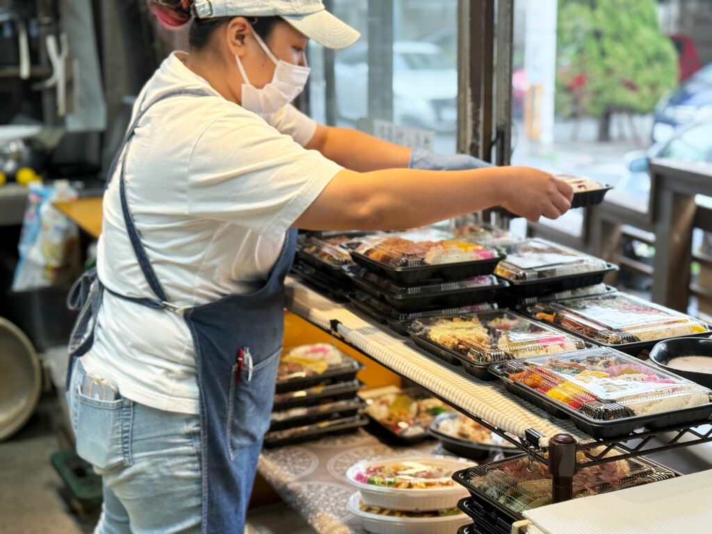 防腐剤不使用&ヘルシーな揚げ物の ”うちなー弁当” が絶品『ライズキッチン』|那覇市鏡原町