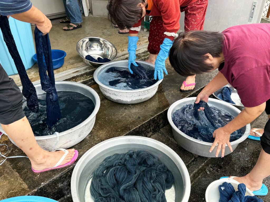 「藍染」がはじまりましたよ！【小禄クンジー研究会だより no.1】｜那覇市字小禄