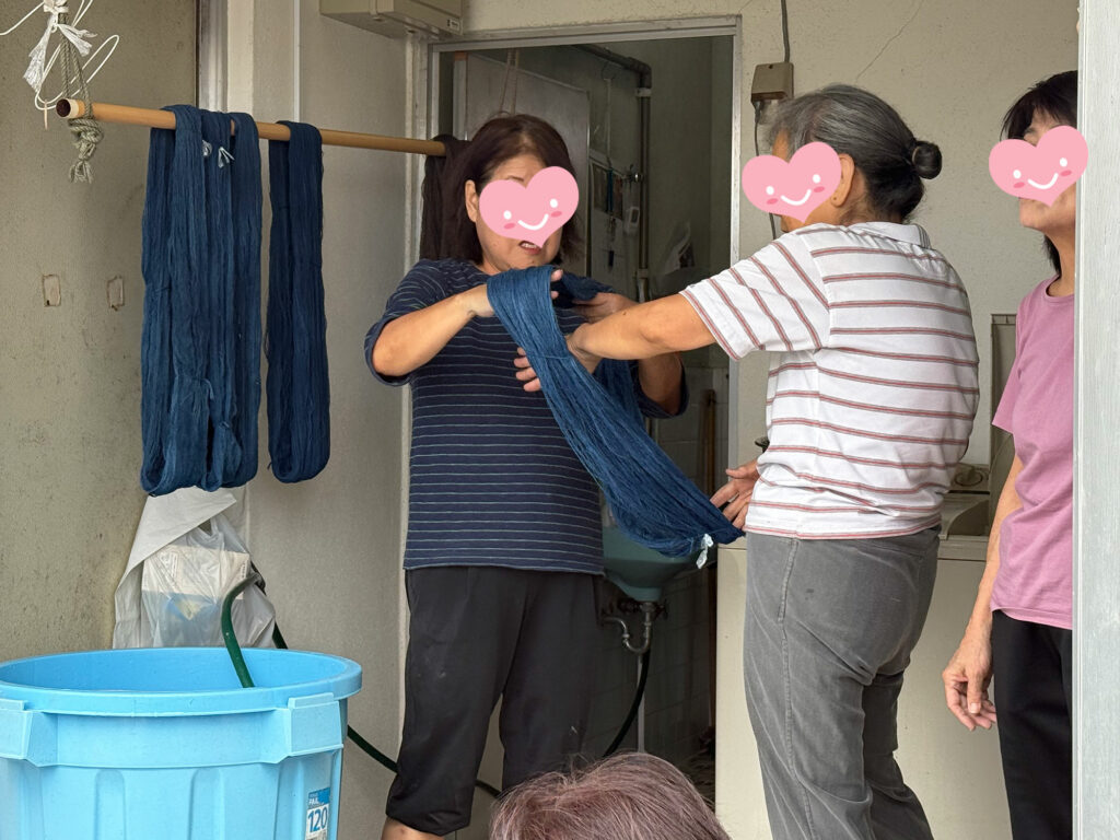 「藍染」がはじまりましたよ！【小禄クンジー研究会だより no.1】｜那覇市字小禄