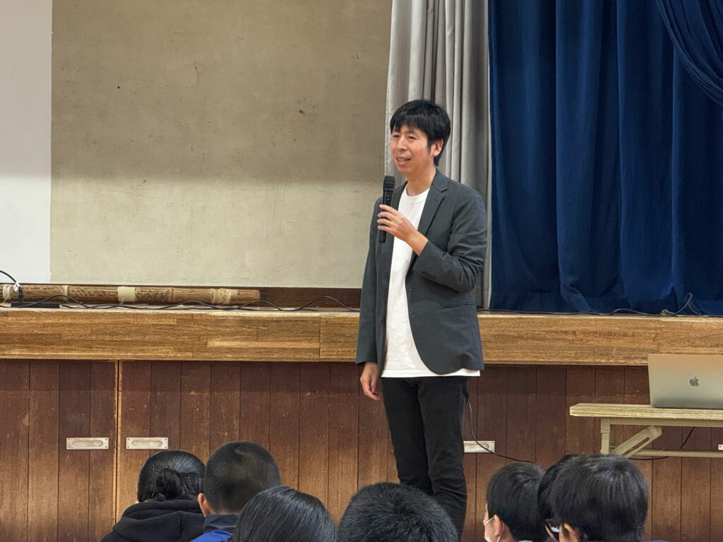 小禄小学校のシオマネキが干潟へ里帰り【前編】シオマネキについて学ぶ講演会( 2025年12月4日)|主催:漫湖水鳥・湿地センター管理運営協議会|那覇市字小禄 那覇市立小禄小学校