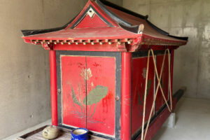 字小禄自治会館に残る『龕（ガン）と龕屋（ガンヤー）』｜那覇市小禄