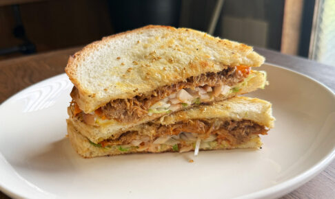 鉄板で仕上げる自家製食パンのサンドウィッチ『THE MATTO（ザ マットー）』｜那覇市赤嶺