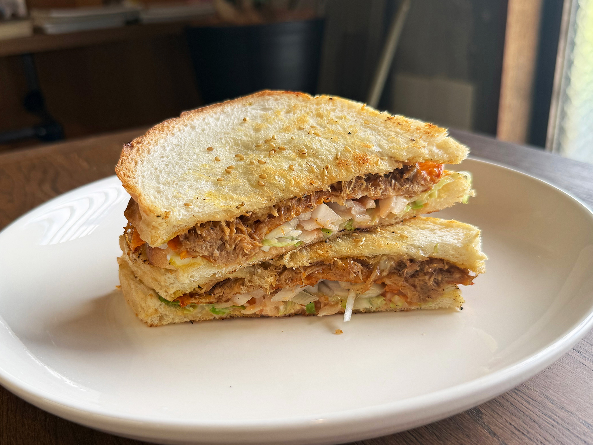 鉄板で仕上げる自家製食パンのサンドウィッチ『THE MATTO（ザ マットー）』｜那覇市赤嶺