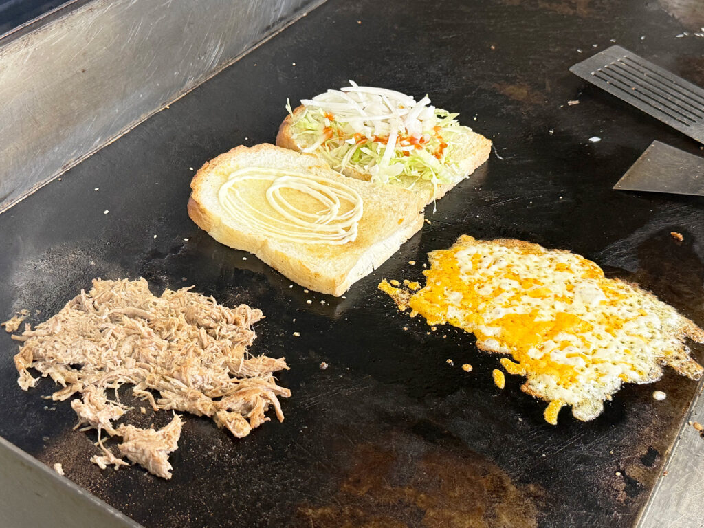 鉄板で仕上げる自家製食パンのサンドウィッチ『THE MATTO（ザ マットー）』｜那覇市赤嶺