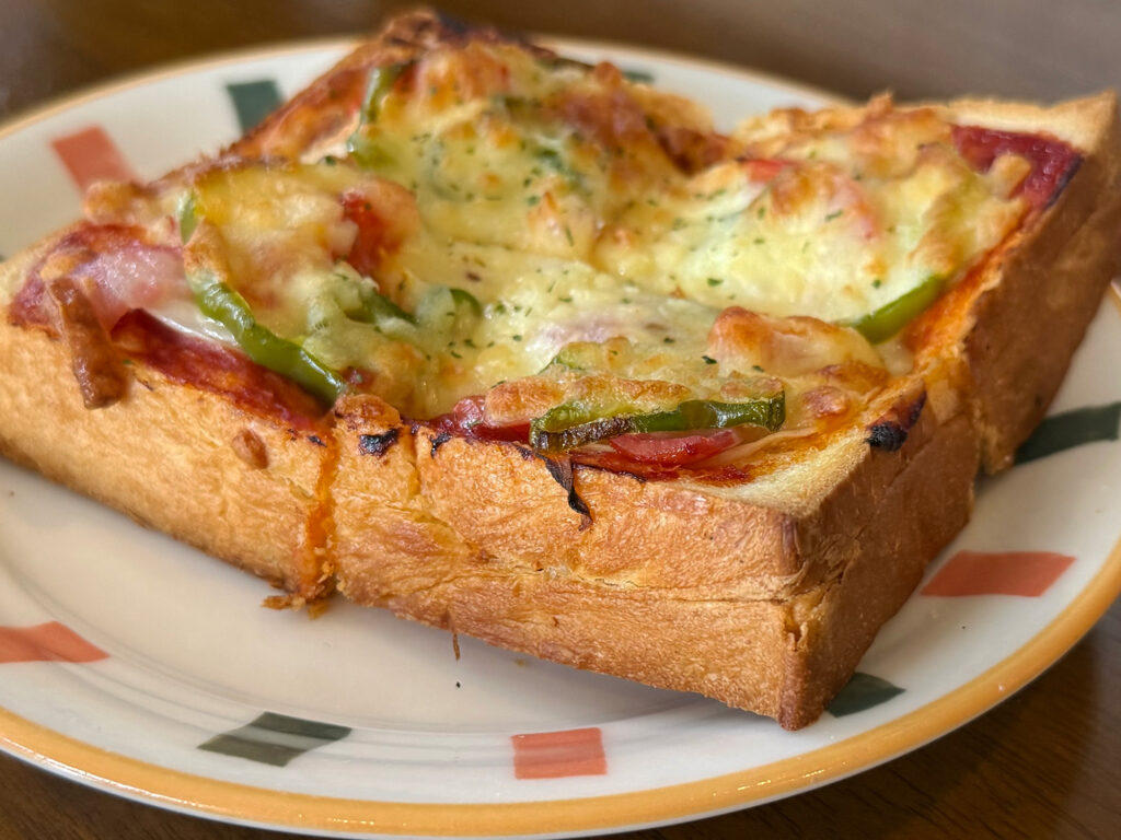 自家製パンのサンドウィッチで ゆんたくはんたく『憩いカフェ トムソーヤ』｜那覇市字小禄